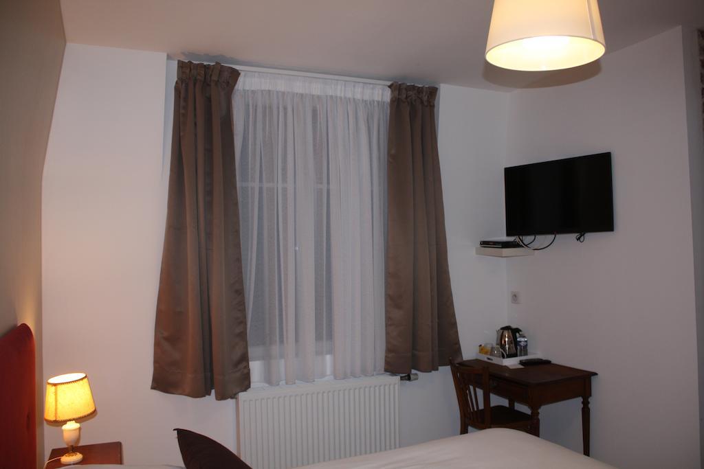 Chambres D'Hotes Noir Lion Peronne  Bilik gambar